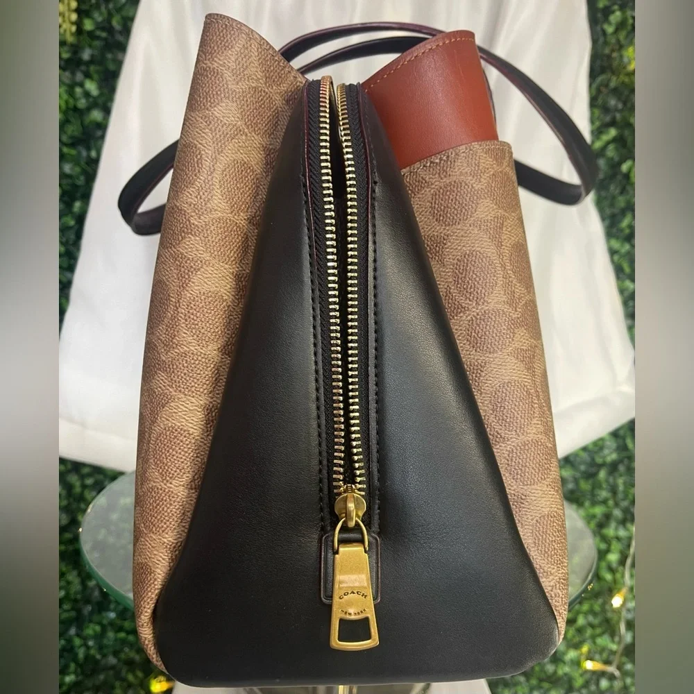 Coach Lora Carryall Triple Compartment Tote Shoulder Bag.‎